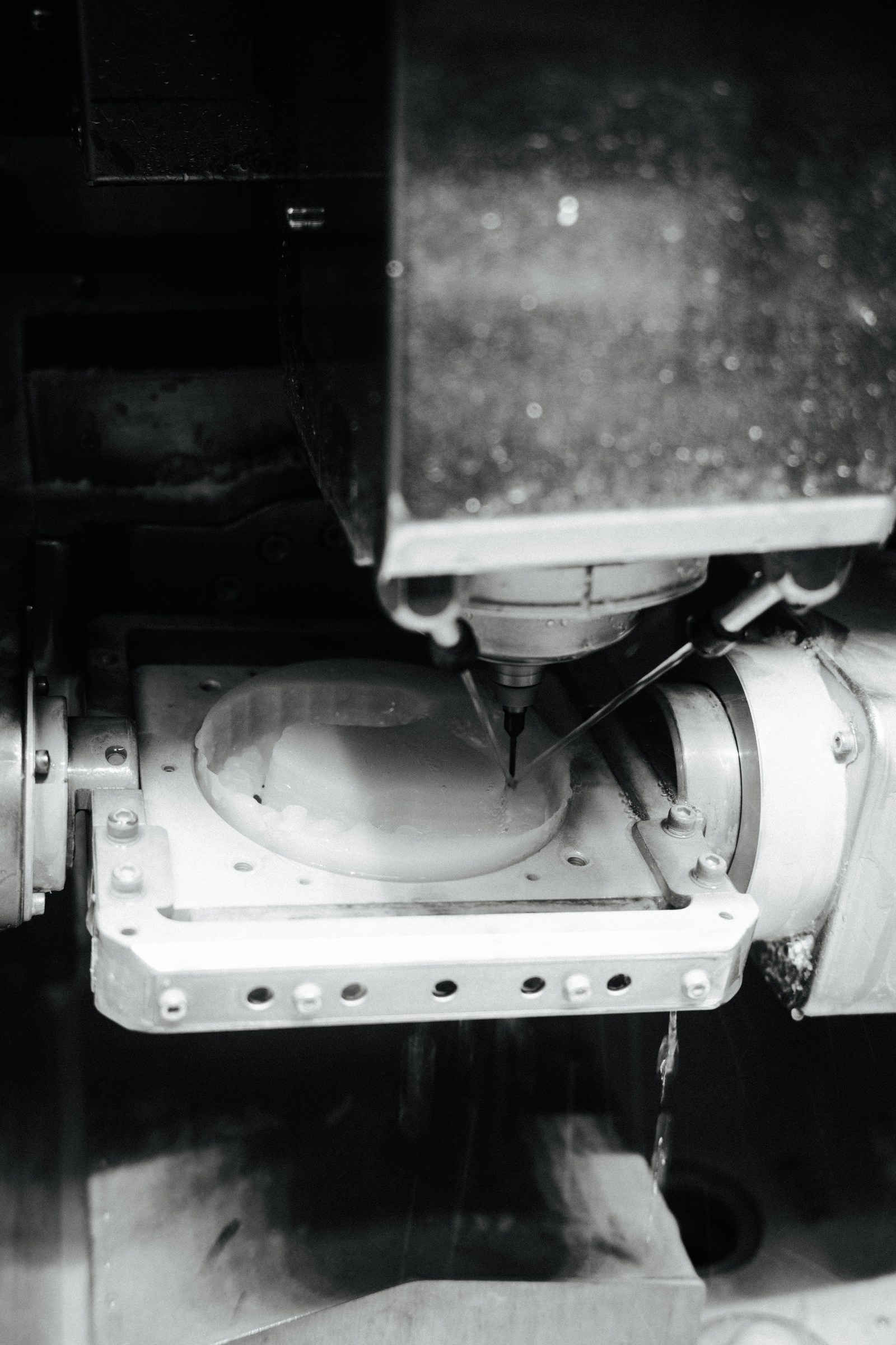 Mill spindle cutting a zirconia arch