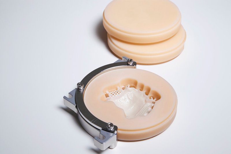A pair of PMMA milling discs